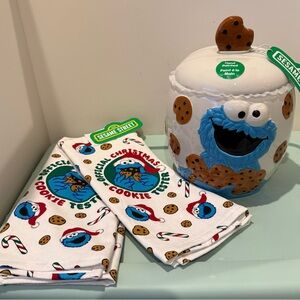 Adorable Sesame Street Christmas Cookie Jar and Matching Towels- NWT